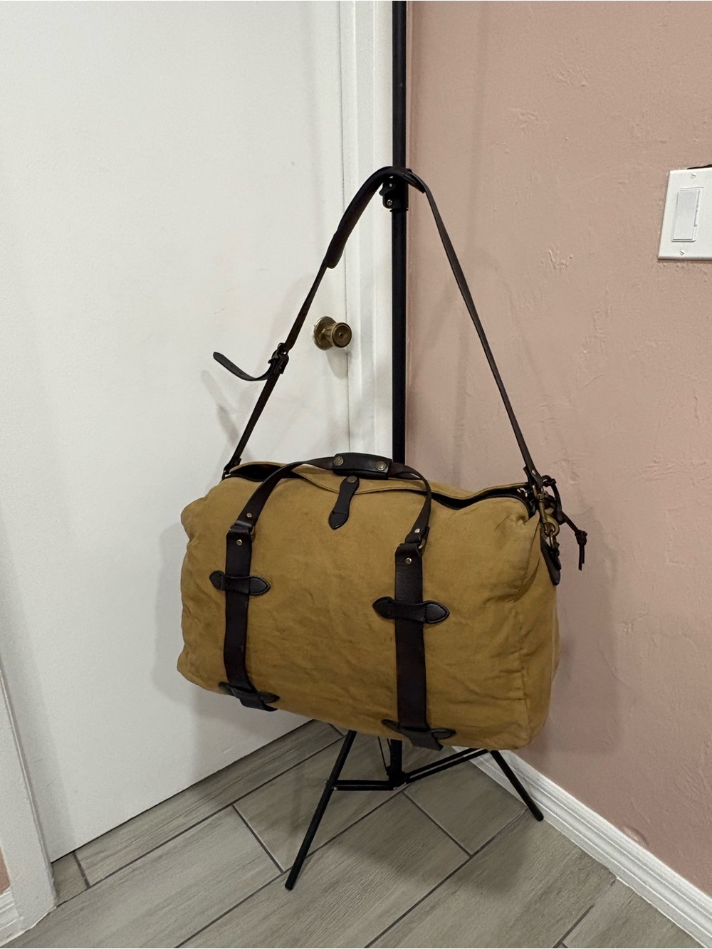 Vintage Filson Rugged Twill Duffle Bag Tan Made in USA Style 70222
Size Medium